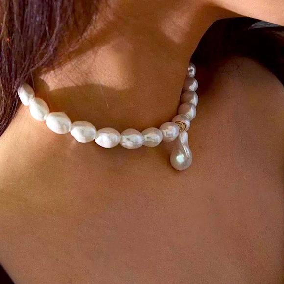 🌟 Pearl Baroque Choker Necklace - Picture 2 of 5
